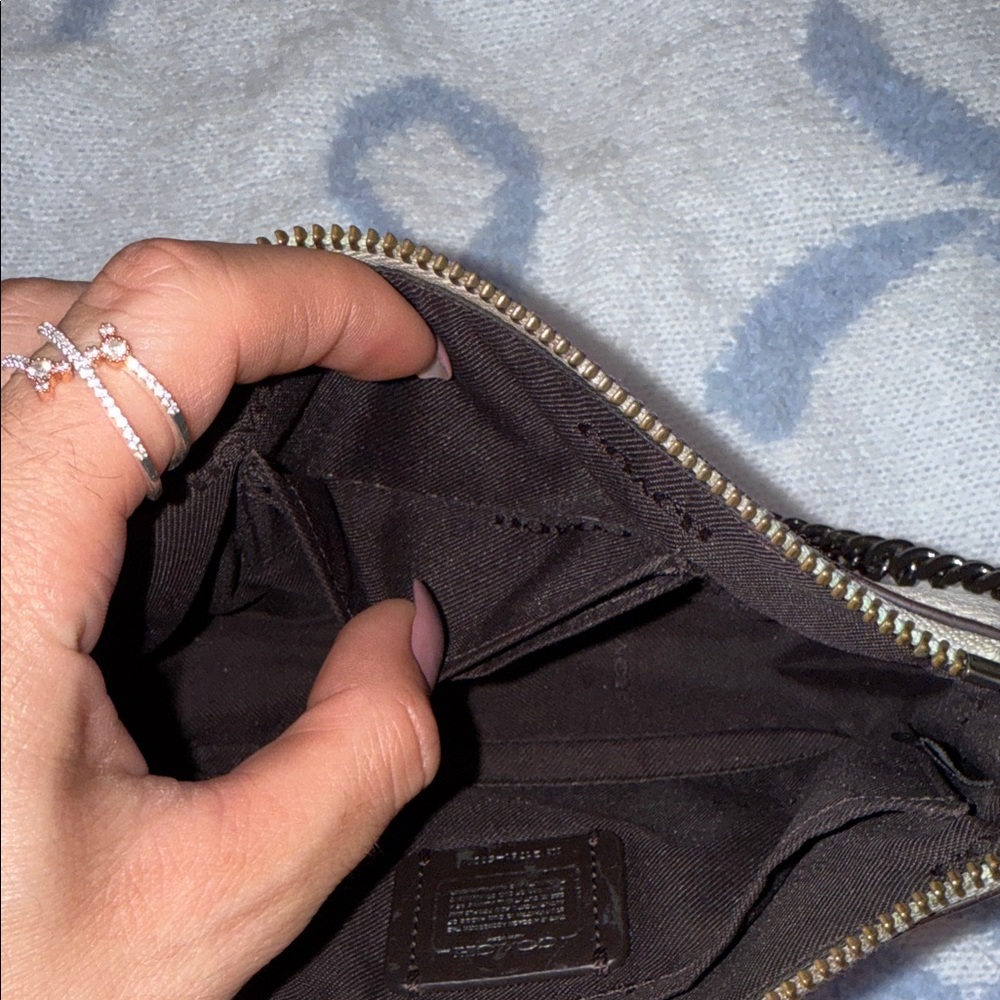 Coach Cream Leather Shoulder Bagwith Chain Strap - Picture 6 of 9